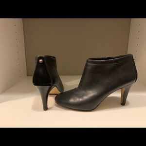 Vince Camuto size 8 booties